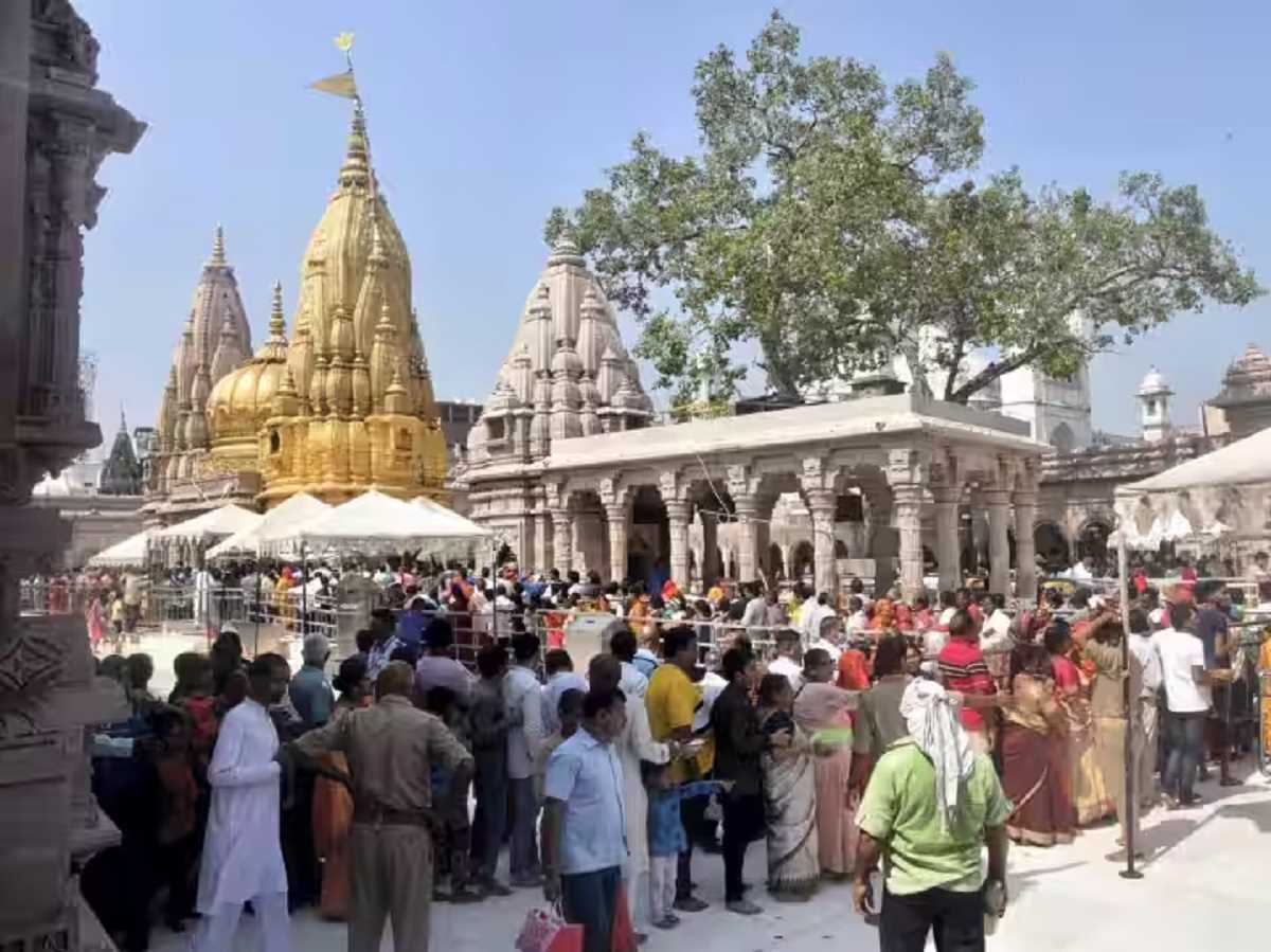 सावन के महीने में काशी विश्वनाथ मंदिर में वीआईपी और स्पर्श दर्शन पर रोक